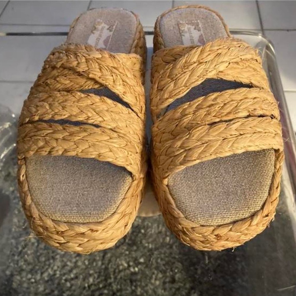 Platform espadrille sandals / mules
